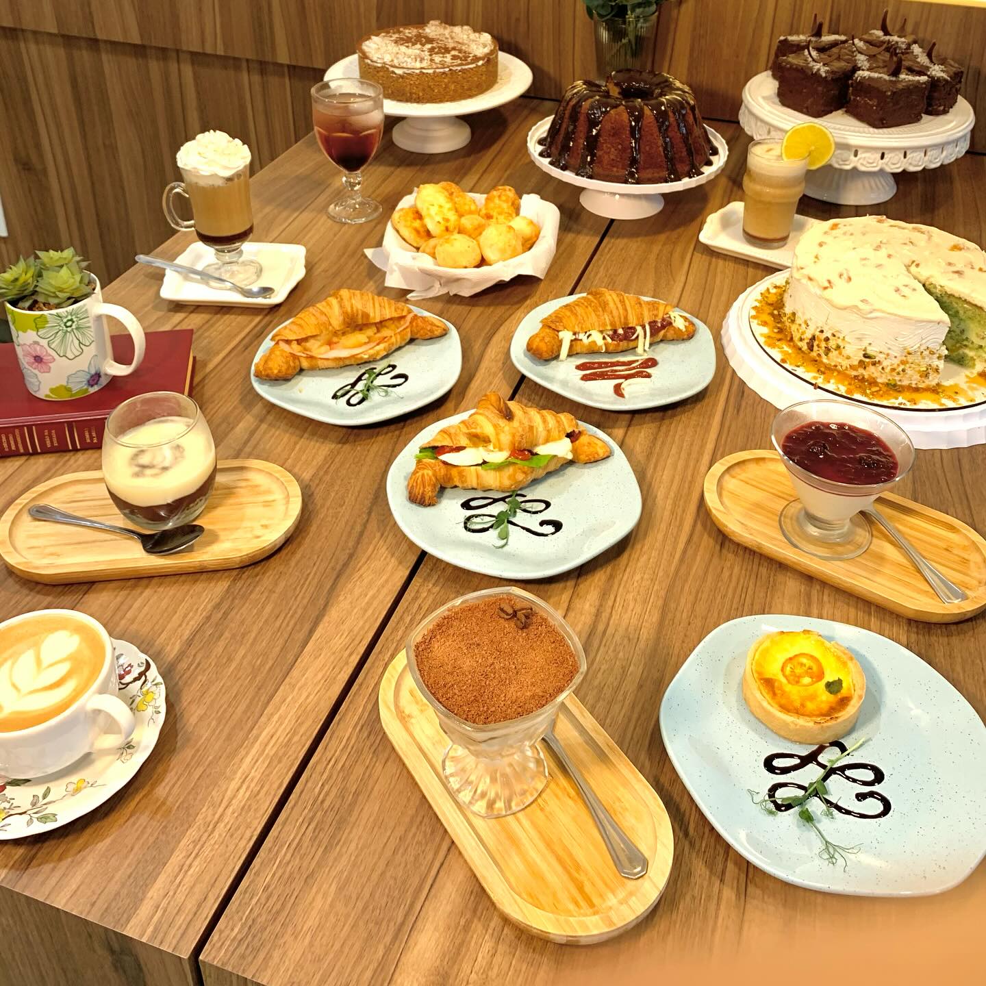 Ambiente aconchegante da CosyCoffee